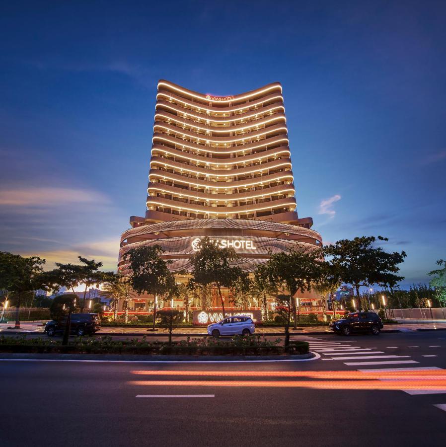 فندق كاو فونج تاو المظهر الخارجي الصورة The hotel at night